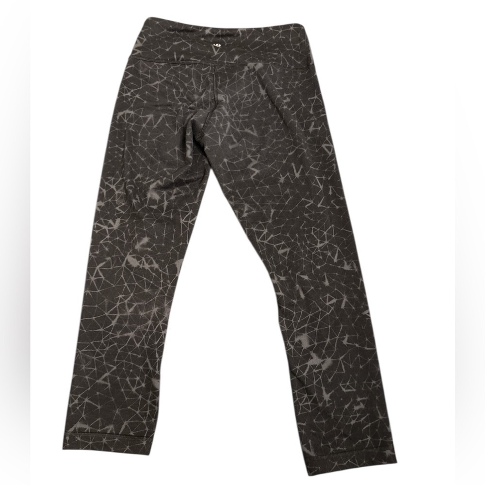 Lululemon CLOSET CLEANOUT crop run pants geometrical design in blacks size XS - Picture 3 of 7